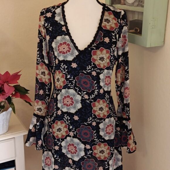 Forever 21 Floral Dress - Picture 2 of 13